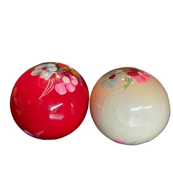 Vintage Hand Painted Eggs with Christmas Florals and Poinsettias Made in Ecuador - Picture 4 of 6